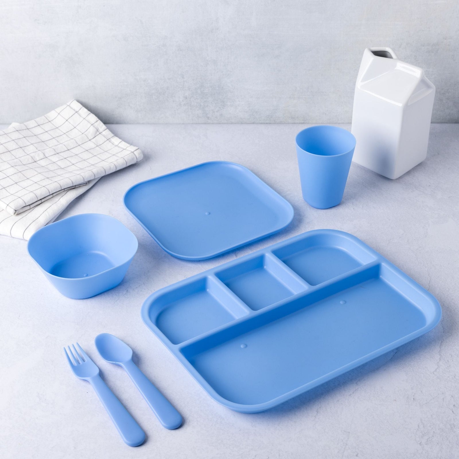 Kids' Plastic Dinnerware Set, Serves 4, 24-pc, Dishwasher Safe U2R8 - product image 7