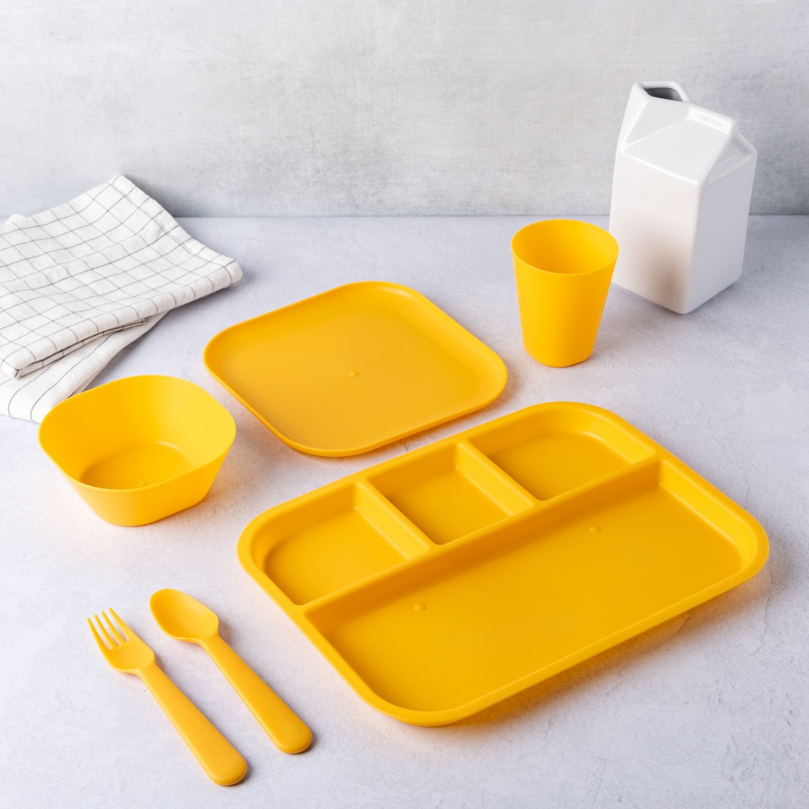 Kids' Plastic Dinnerware Set, Serves 4, 24-pc, Dishwasher Safe U2R8 - product image 8