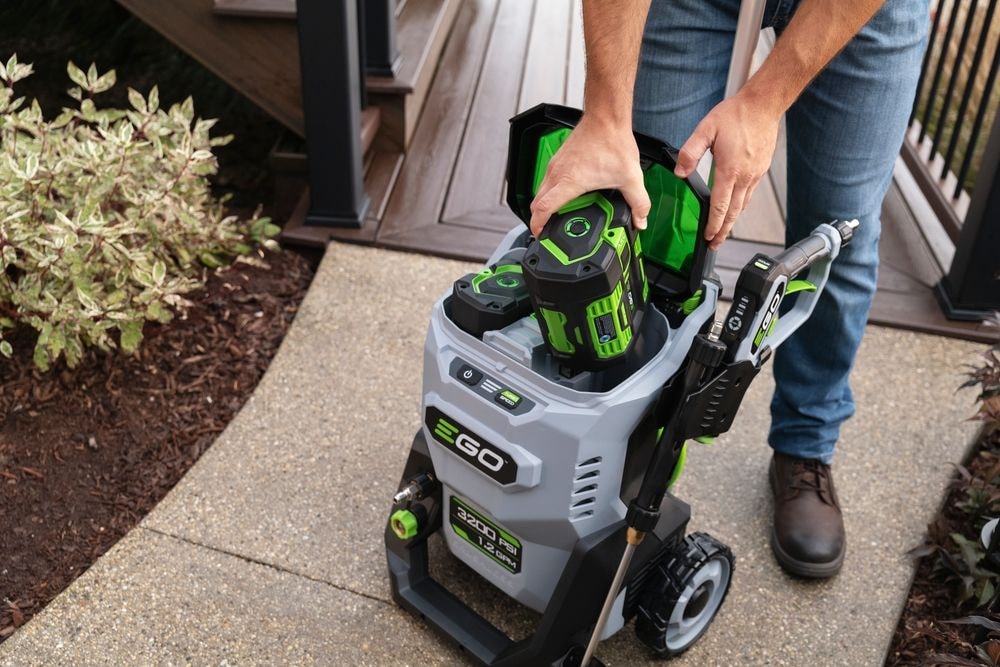 HPW3204-2 POWER+ 3200 PSI Pressure Washer with 2 x 6.0Ah Batteries and 320W Charger Q4X3 - product image 7